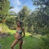 Camille Schneiderlin, l'épouse du footballeur Morgan Schneiderlin, est enceinte de son deuxième enfant et affiche son baby bump en août 2020.