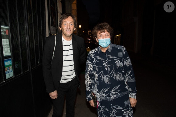 Exclusif - Pierre Palmade et Roselyne Bachelot - Pièce de théâtre "Assume, bordel" de Pierre Palmade avec Benjamin Gauthier au théâtre du Marais à Paris, le 25 août 2020. Roselyne Bachelot est allée assister à la pièce de théâtre. La pièce a été chaleureusement applaudie. © Tiziano Da Silva / Bestimage 