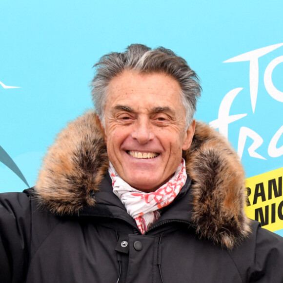 Gérard Holtz - Christian Estrosi, le maire de Nice, et Gérard Holtz assistent au dévoilement du compte à rebours Tissot du Grand Départ du Tour de France au marché de Noël à Nice, le 11 décembre 2019. © Bruno Bebert / Bestimage.