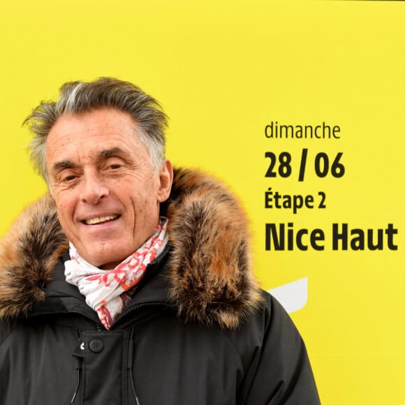 Gérard Holtz - Christian Estrosi, le maire de Nice, et Gérard Holtz assistent au dévoilement du compte à rebours Tissot du Grand Départ du Tour de France au marché de Noël à Nice, le 11 décembre 2019. © Bruno Bebert / Bestimage.
