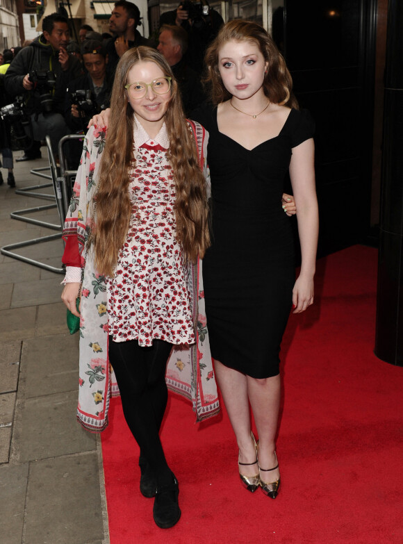 Jessie Cave et sa soeur Bebe Cave lors de la première du film "Tale of Tales" à Londres, le 1er juin 2016.