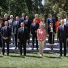 Roselyne Bachelot, Jacqueline Gourault, Emmanuelle Wargon, Elisabeth Borne, Elisabeth Moreno, Gabriel Attal, Joël Giraud, Florence Parly, Amélie de Montchalin, Nadia Hai, Olivia Grégoire, Jean-Michel Blanquer, Frédérique Vidal, Marlène Schiappa, Sarah El Hairy, Jean-Yves Le Drian, Alain Griset, Bérangère Abba, Barbara Pompili, Olivier Dussopt, Jean-Baptiste Lemoyne, Annick Girardin, Roxana Maracineanu, Sophie Cluzel, Clément Beaune, Bruno Le Maire, Agnès Pannier-Runacher, Julien Denormandie, Nathalie Elimas, Geneviève Darrieussecq, Cédric O, Gérald Darmanin, Marc Fesneau, Brigitte Klinkert, Laurent Pietraszewski, Sébastien Lecornu, Franck Riester, Éric Dupond-Moretti, Jean-Baptiste Djebbari, Brigitte Bourguignon, Adrien Taquet, Olivier Véran - Le président français Emmanuel Macron et le premier ministre, Jean Castex posent avec les membres du gouvernement dans le jardin du palais de l'Elysée à l'issue du conseil des ministres à Paris, France. © Stéphane Lemouton / Bestimage