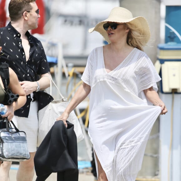 Exclusif - Pamela Anderson en pleine séance photo sur un yacht au large de Gold Coast sur la côte est de l'Australie. Le 26 novembre 2019