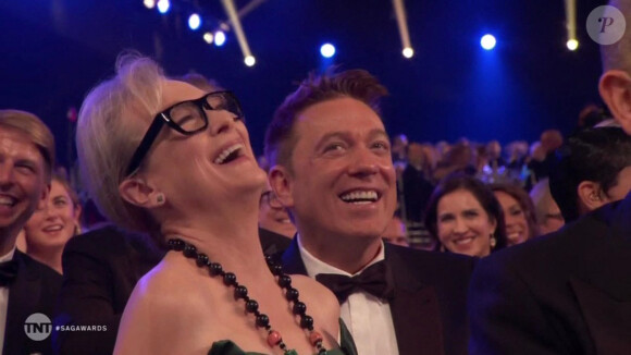 Meryl Streep applaudit le discours de Brad Pitt lors de la 26e cérémonie des "Screen Actors Guild Awards" à Los Angeles. Le 19 janvier 2020.