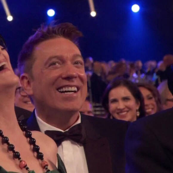 Meryl Streep applaudit le discours de Brad Pitt lors de la 26e cérémonie des "Screen Actors Guild Awards" à Los Angeles. Le 19 janvier 2020.