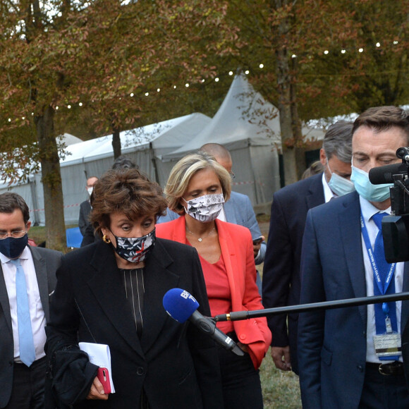 Exclusif - Delphine Ernotte, présidente de France Télévision, Roselyne Bachelot, ministre de la Culture, Valérie Pécresse, présidente de la région Ile de France lors du Festival des Festivals de Rock en Seine au parc de Saint-Cloud le 27 août 2020. Un spectacle diffusé en live sur France 2. © Tiziano Da Silva / Veeren Ramsamy / Bestimage