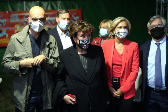 Exclusif - Olivier Darbois, producteur de spectacles et président du Prodiss, Roselyne Bachelot, ministre de la Culture, Valérie Pécresse, présidente de la région Ile de France lors du Festival des Festivals de Rock en Seine au parc de Saint-Cloud le 27 août 2020. Un spectacle diffusé en live sur France 2. © Tiziano Da Silva / Veeren Ramsamy / Bestimage