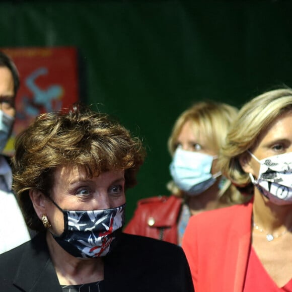 Exclusif - Olivier Darbois, producteur de spectacles et président du Prodiss, Roselyne Bachelot, ministre de la Culture, Valérie Pécresse, présidente de la région Ile de France lors du Festival des Festivals de Rock en Seine au parc de Saint-Cloud le 27 août 2020. Un spectacle diffusé en live sur France 2. © Tiziano Da Silva / Veeren Ramsamy / Bestimage