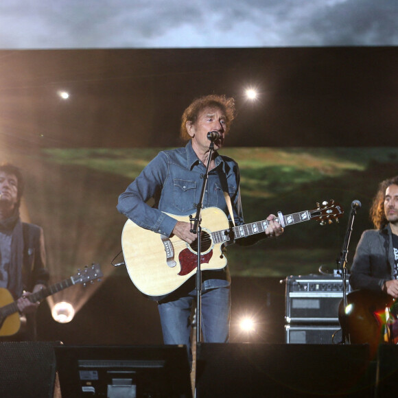 Exclusif - Alain Souchon sur scène lors du Festival des Festivals de Rock en Seine au parc de Saint-Cloud le 27 août 2020. Un spectacle diffusé en live sur France 2. © Tiziano Da Silva / Veeren Ramsamy / Bestimage