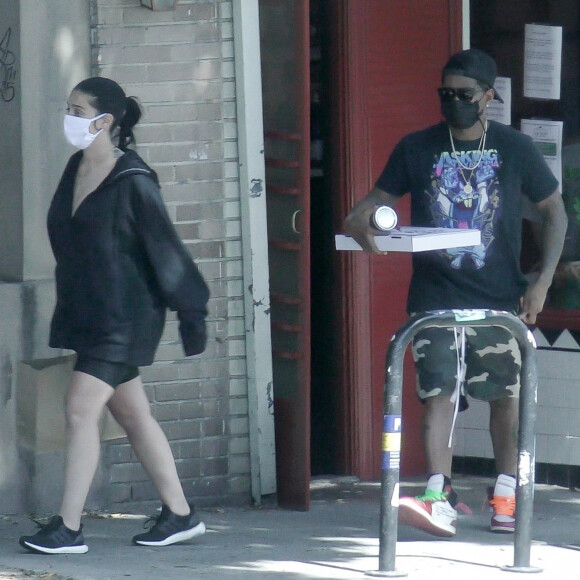 Usher et sa compagne Jenn Goicoechea à Los Angeles, le 14 juin 2020.