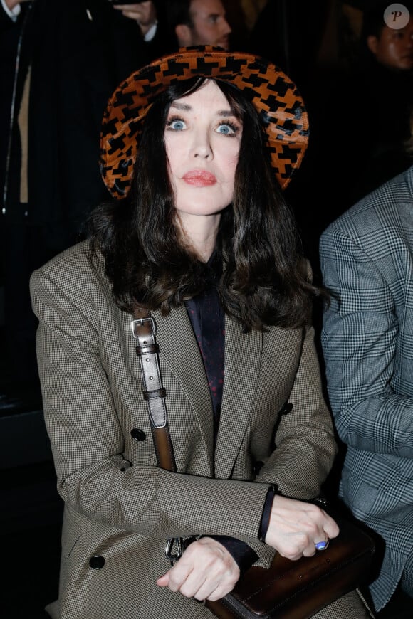 Isabelle Adjani - Front row au défilé de mode Homme automne-hiver 2020/2021 " Berluti " lors de la fashion week à Paris. Le 17 janvier 2020. © Veeren - Christophe Clovis / Bestimage