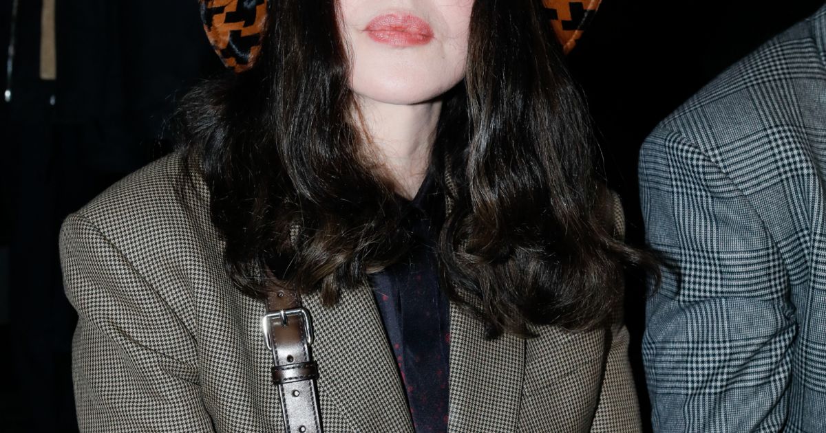 Isabelle Adjani - Front row au défilé de mode Homme ...