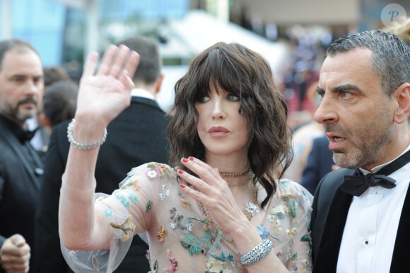 Isabelle Adjani - Montée des marches du film "Everybody Knows" lors de la cérémonie d'ouverture du 71e Festival International du Film de Cannes, France, le 8 mai 2018.