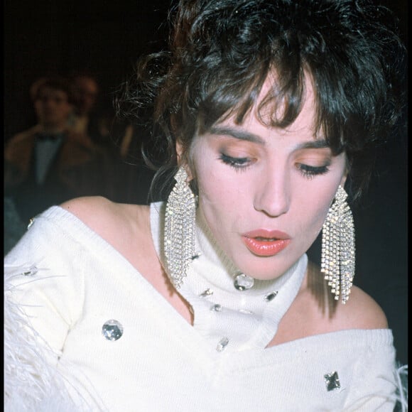 Archives - Isabelle Adjani, César de la meilleure actrice pour le film "L'été meurtrier" à la soirée des César. 1984.