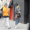 Exclusif - Jessica Hart et son compagnon James Kirkham fonf du shopping à Beverly Hills le 28 janvier 2020.