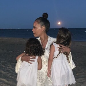 Amel Bent avec ses filles Sofia et Hana, le 4 août 2020