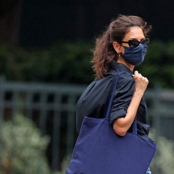 Exclusif - Katie Holmes se rend au studio de Vito Schnabel à New York dans le quartier de West Village pendant l'épidémie de coronavirus (Covid-19), le 29 août 2020 