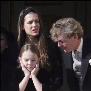 Charlotte Casiraghi, le prince Ernst-August de Hanovre et sa fille Alexandra au palais princier de Monaco en 2008.