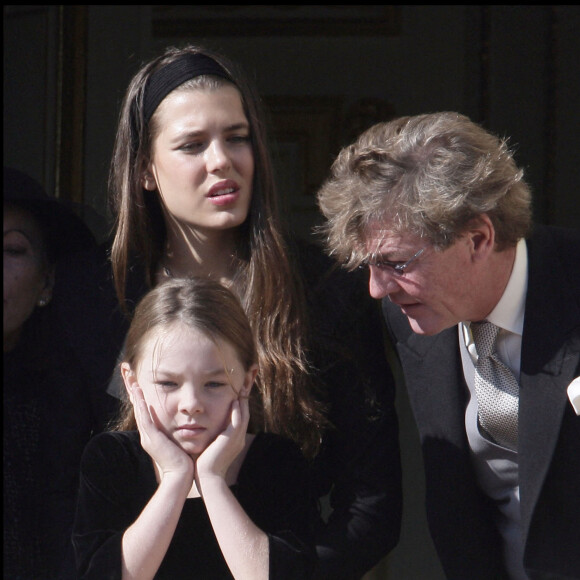 Charlotte Casiraghi, le prince Ernst-August de Hanovre et sa fille Alexandra au palais princier de Monaco en 2008.