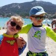 La princesse Gabriella et le prince Jacques de Monaco à la plage, photo partagée sur Instagram par la princesse Charlene le 31 juillet 2020.