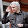 Julian Assange parle aux médias de l'ambassade d'Équateur à Londres le jour où la Suède a abandonné les poursuites (en mai 2017).