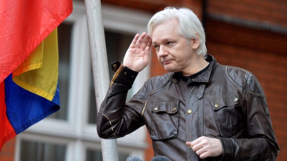 Julian Assange, papa en prison : sa compagne raconte leur histoire secrète