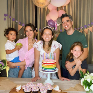 Jessica Alba, son mari Cash Warren et leurs trois enfants Honor (qui fête ses 12 ans), Haven et Hayes. Juin 2020.