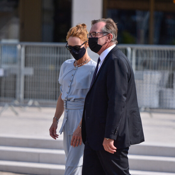 Vanessa Paradis assiste à l'inauguration de la Place Gabrielle Chanel avec le maire de Deauville, Philippe Augier, et le président de la mode de Chanel, Bruno Pavlovsky. Deauville, le 11 septembre 2020.