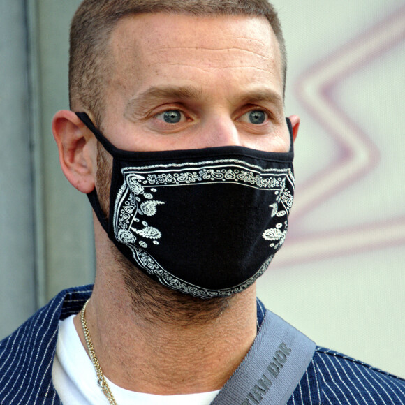 Matt Pokora à la sortie des studios NRJ à Paris le 3 juillet 2020. Il porte un masque pour se protéger de l'épidémie de Coronavirus (Covid-19). © Justine Sacreze / Bestimage Matt Pokora leaves NRJ studios in Paris, July 3rd 2020. 