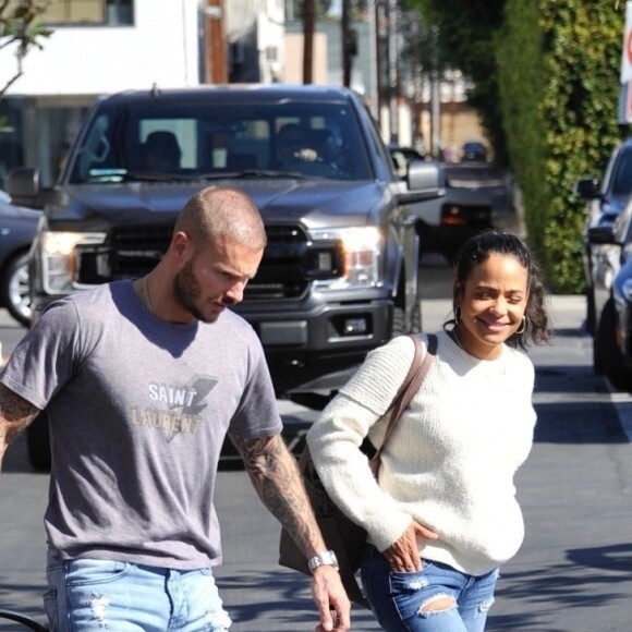 Matt Pokora et sa compagne Christina Milian se baladent avec leur fils Isaiah dans le quartier de West Hollywood à Los Angeles. La petite famille est allée déjeuner chez Fred Segal. Le 11 février 2020