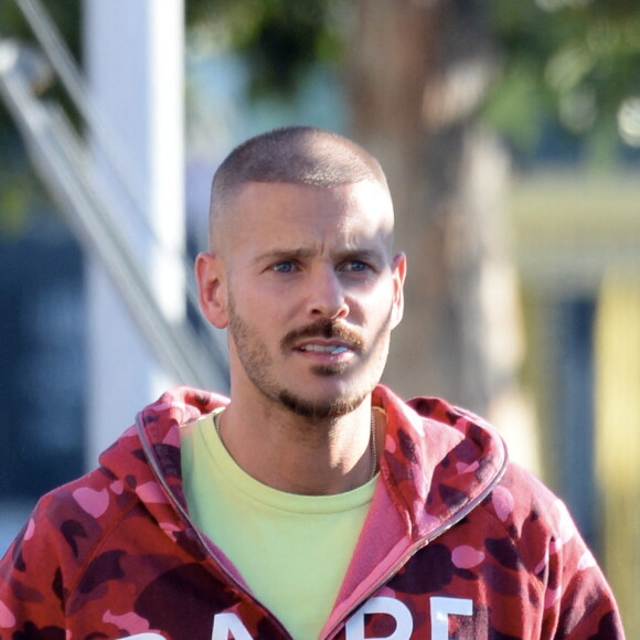 Matt Pokora (M. Pokora) se promène dans les rues de Los Angeles le 3 février 2020.