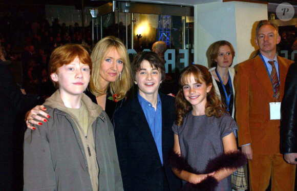J.K Rowling, Rupert Grint, Daniel Radcliffe et Emma Watson - Première du film "Harry Potter" à Londres. Le 5 novembre 2001.