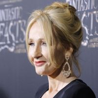 J.K. Rowling accusée de transphobie : un héros d'Harry Potter vole à son secours