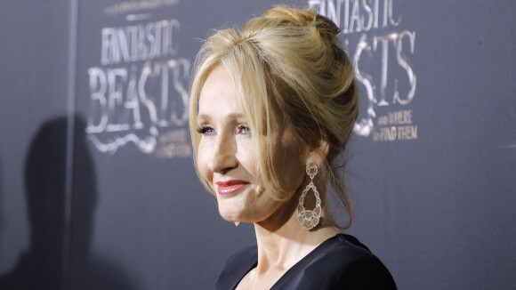 J.K. Rowling accusée de transphobie : un héros d'Harry Potter vole à son secours