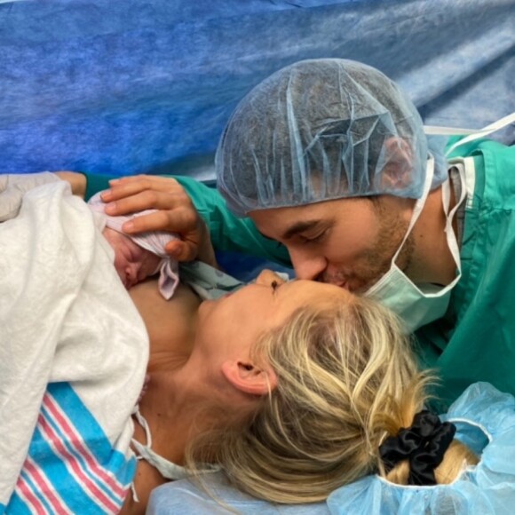 Anna Kournikova dévoile les premières photos de son troisième enfant avec Enrique Iglesias sur Instagram, le 13 février 2020.