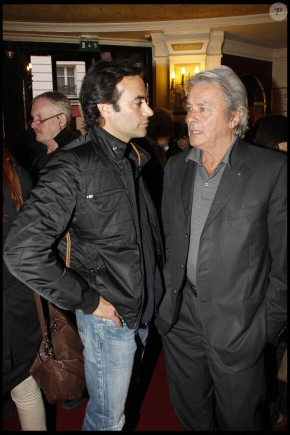 Anthony Delon et son père Alain Delon à Paris en 2010.