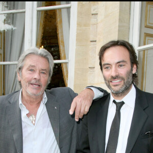 Alain Delon et son fils Anthony Delon à Matignon en 2009.
