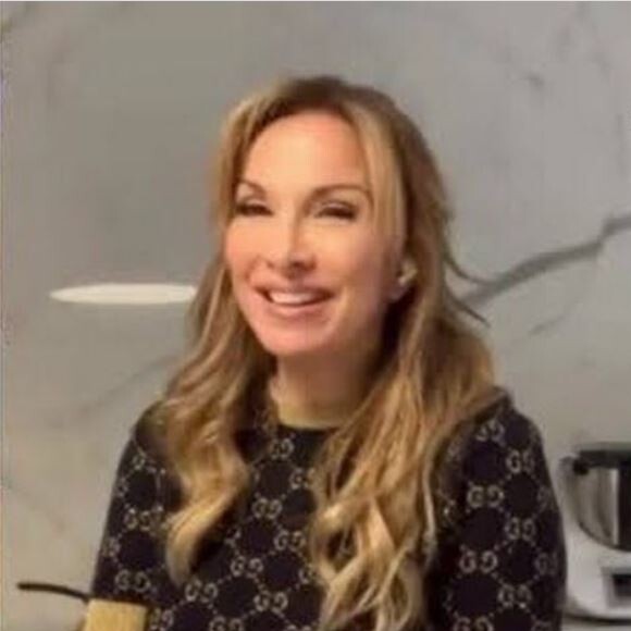 Hélène Ségara dans Tous en cuisine sur M6