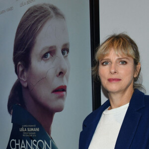 Karin Viard durant la seconde soirée de la 1ere éditon du Festival Ciné Roman à Nice le 24 octobre 2019. Pour cette seconde soirée c'est un film hors compétition qui a été projeté, "Une Chanson Douce" réalisé par Lucie Berleteau, d'après le roman de Leïla Slimani. Cette manifestation a lieu du 23 au 26 octobre 2019. Tout en marquant la fin de l'année du Cinéma à Nice, elle deviendra pérenne et marquera une nouvelle avancée dans la présence de la Ville au niveau culturel international. Comme son nom l'indique, le festival Ciné Roman consiste à organiser un festival qui présente des films tirés de roman à travers différentes programmations (films en compétitions, avant-premières, films cultes) mais aussi des débats, masterclass et lectures. Daniel et Nathalie Benoin, Carole Chrétiennot et Christophe Barratier, les organisateurs de ce Festival souhaitent qu'il donne lieu à des rencontres entre auteurs, éditeurs, réalisateurs-producteurs et surtout bien sûr avec le public. © Bruno Bebert/Bestimage