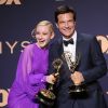 Julia Garner et Jason Bateman aux 71e Emmy Awards. Los Angeles, le 22 septembre 2019.