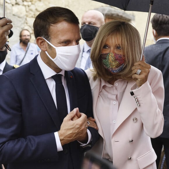 Visite de l'Hôtel de Polignac, à l'occasion des journées européennes du patrimoine et de la troisième édition du Loto du Patrimoine. Emmanuel Macron, Président de la République, et sa femme Brigitte Macron. A Condom, le 18 Septembre 2020. © Sébastien Ortola / Pool / Bestimage