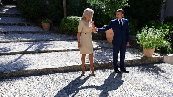 Brigitte et Emmanuel Macron tactiles et décontractés : aperçu de leur intimité
