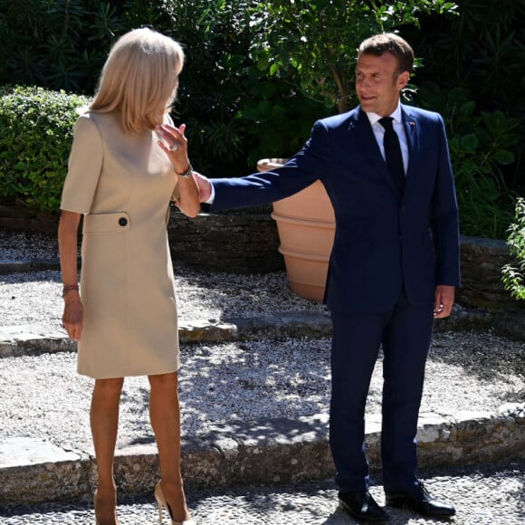 Le Président Emmanuel Macron et sa femme Brigitte Macron accueillent la chancelière allemande Angela Merkel au Fort de Brégançon, à Bormes-les-Mimosas, dans le sud-est de la France. - Le président français Emmanuel Macron a rencontré la chancelière allemande Angela Merkel pour tenter de renforcer la compréhension franco-allemande sur les nombreux enjeux européens et internationaux. © Christophe Simon / Pool / Bestimage