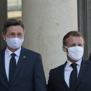 Le président Emmanuel Macron reçoit le président de la Slovénie Borut Pahor au palais de l'Elysée à Paris le 21 septembre 2020.