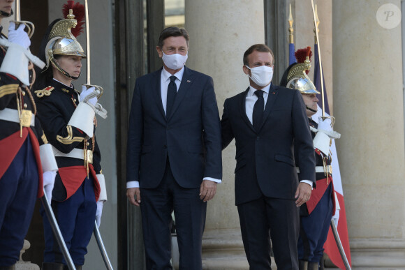 Le président Emmanuel Macron reçoit le président de la Slovénie Borut Pahor au palais de l'Elysée à Paris le 21 septembre 2020.