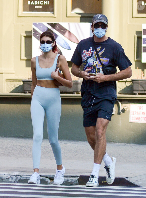 Exclusif - Kaia Gerber et son nouveau compagnon Jacob Eldori à la sortie de leur cours de gym à New York pendant l'épidémie de coronavirus (Covid-19). Le 13 septembre 2020.