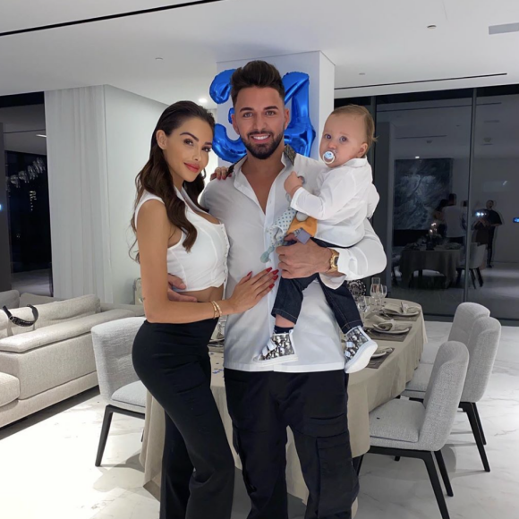 Après Genève, Paris et Londres, Nabilla s'est installée à Dubaï. Avec son mari Thomas Vergara et leur fils Milann (1 an), elle profite des avantages de la ville.