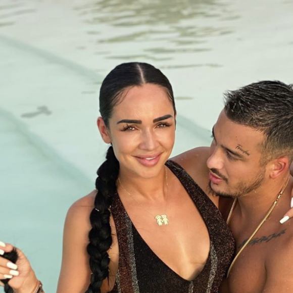 Jazz, son mari Laurent et leurs deux enfants Chelsea et Cayden vivent à Dubaï.