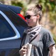 Exclusif - Rooney Mara, enceinte de son premier enfant, se balade à Los Angeles le 10 juin 2020.