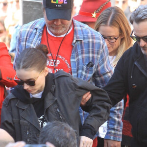 Joaquin Phoenix et sa compagne Rooney Mara - Les célébrités à la manifestation Fire Drill Friday dans les rues de Los Angeles, le 7 février 2020